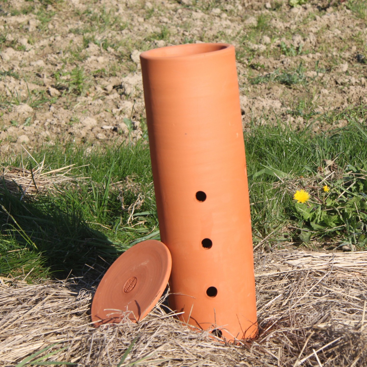Le Composteur à Enterrer en Poterie – Une Solution Naturelle pour un Jardin Florissant