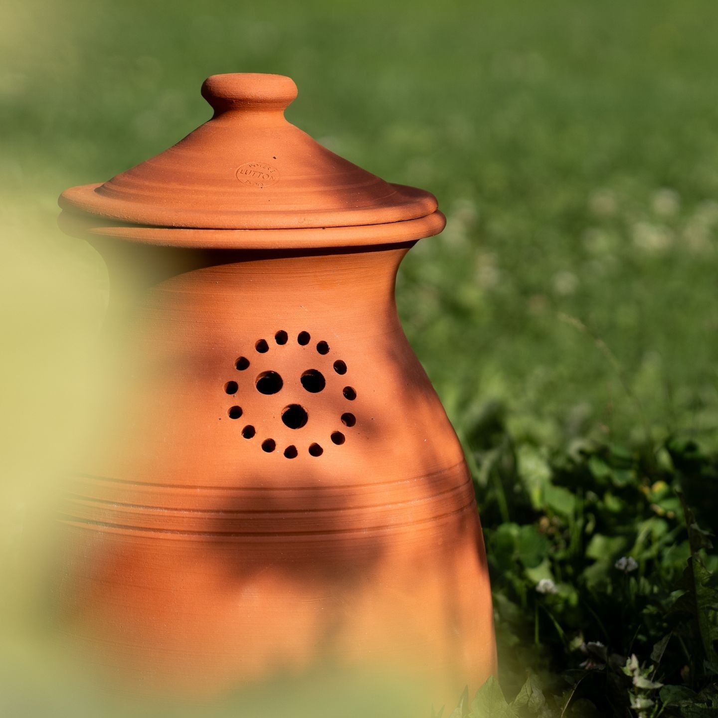 Composteur de Jardin en Poterie – Écologique, Élégant et Pratique pour Votre Potager